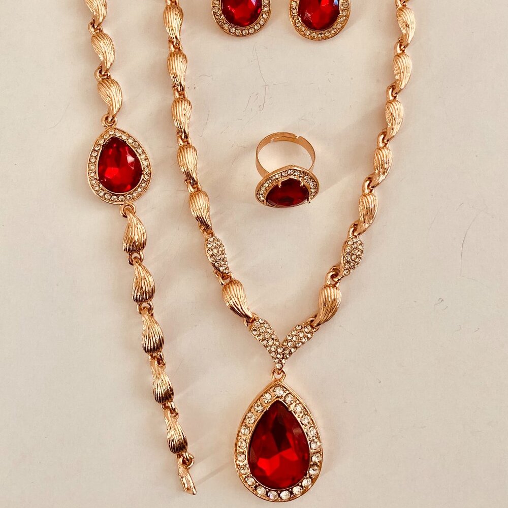 New Elegant 5 pcs Jewelry Set for Women. Water Drop Design